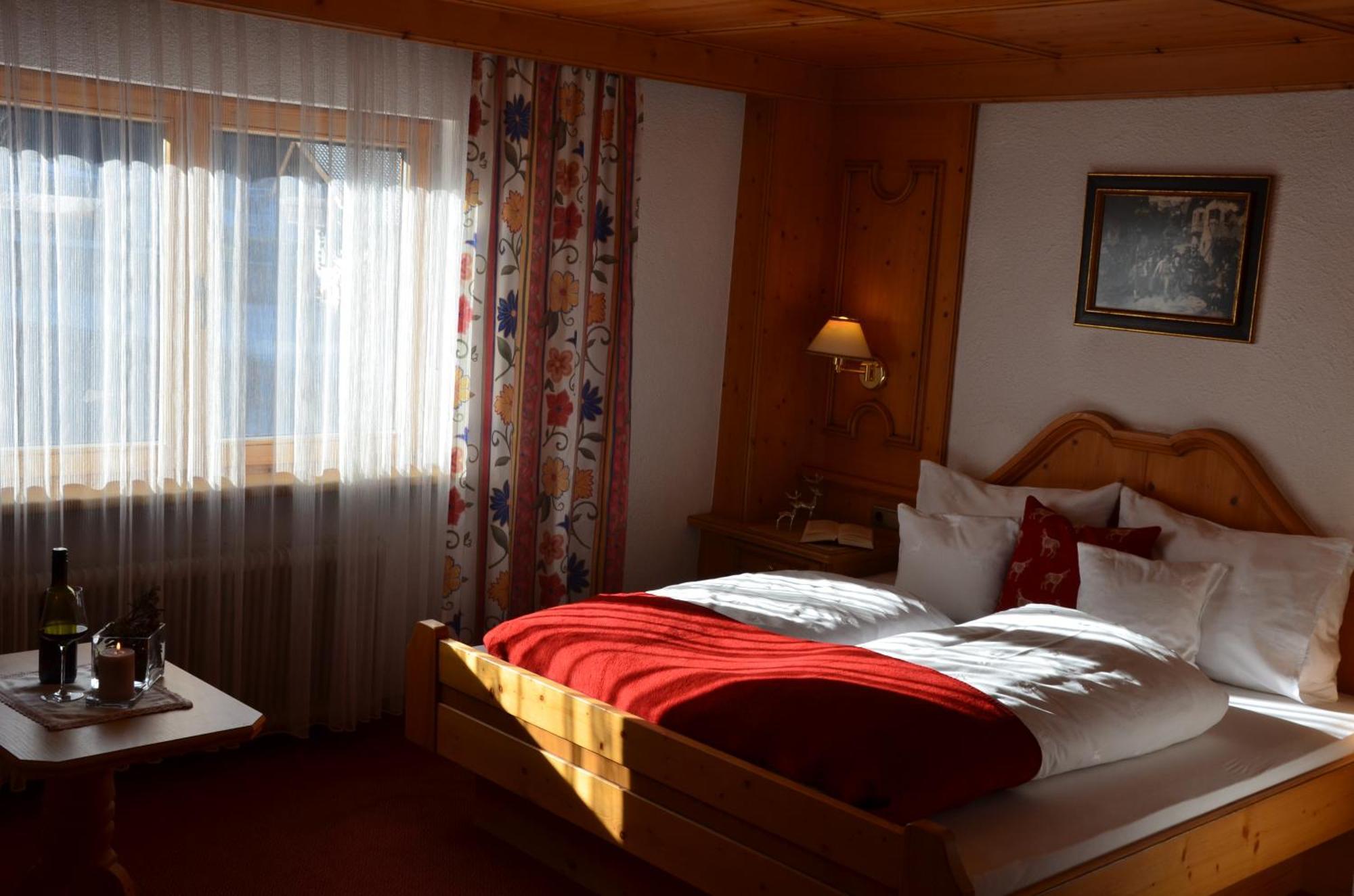 Hotel Pettneuerhof Pettneu am Arlberg Exterior photo